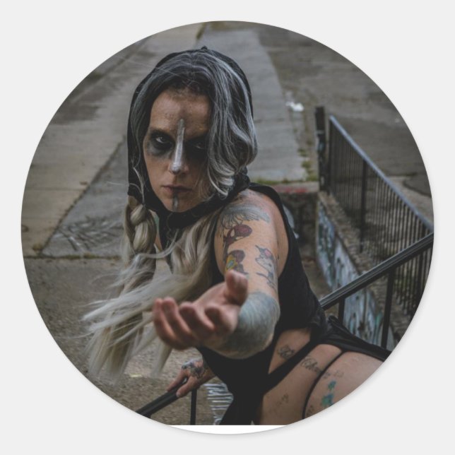 Pegatina Redonda Assassin Sticker (Anverso)