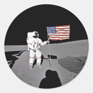 Pegatina Redonda Astronauta Alan Shepard, bandera estadounidense en