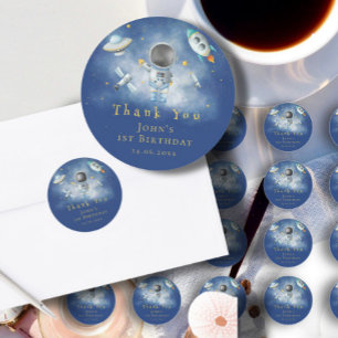 Pegatina Redonda Astronauta espacial Boy cohetes de estrellas 1er c