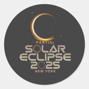 Pegatina Redonda Astronomía de 2025 con eclipse solar parcial