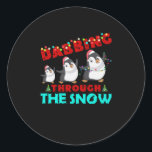 Pegatina Redonda Atravesando La Nieve<br><div class="desc">Atravesando La Nieve</div>