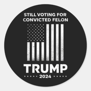 Pegatina Redonda Aún votando por el delincuente convicto Trump 2024