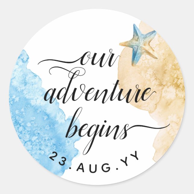 Pegatina Redonda Aventura comienza boda acuarela en playa costera (Anverso)