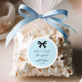 Pegatina Redonda Azul, está atando el arrebato de nudo