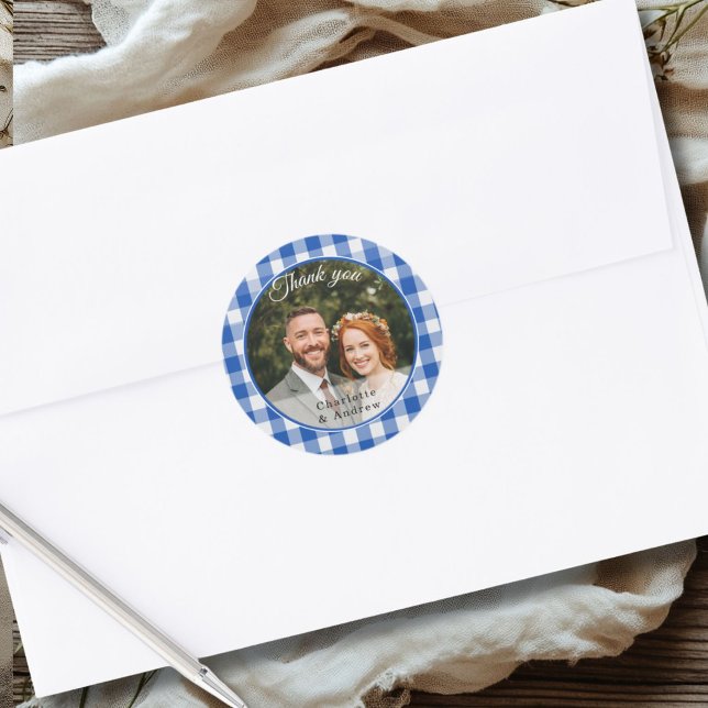 Pegatina Redonda Azul Gingham Gracias Foto (Blue Gingham Thank you Photo Classic Round Sticker)