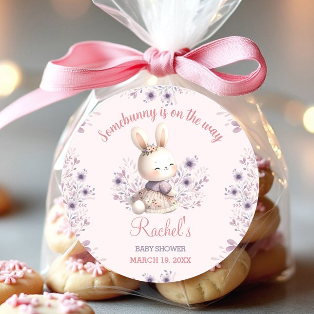 Pegatina Redonda Baby Shower Chica Floral Bunny Pink Purple Spring (Bunny Pink Purple Spring Floral Girl Baby Shower Classic Round Sticker)