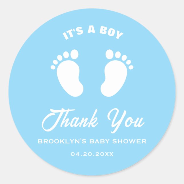 Pegatina Redonda Baby Shower Fun Trendy Es Un Niño De Pies Blancos  (Anverso)