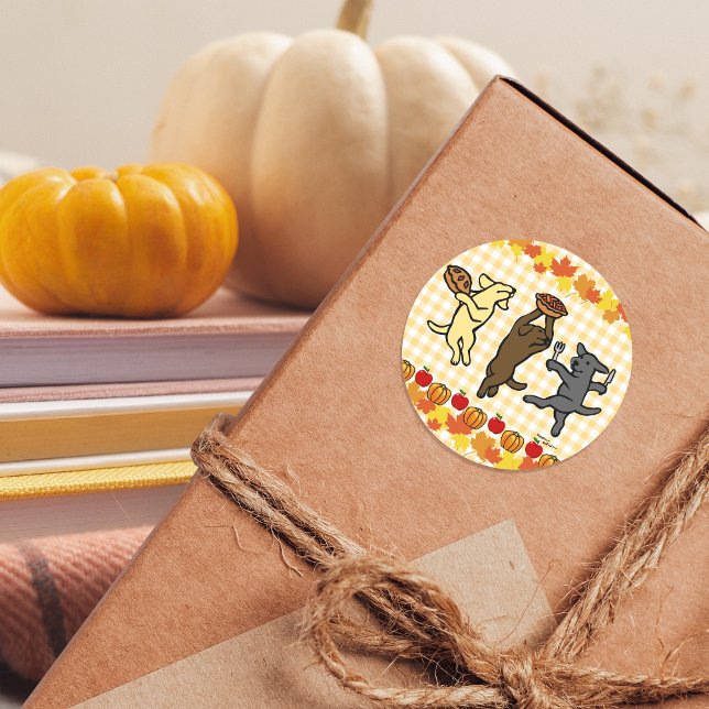 Pegatina Redonda Baile Labrador Trio Acción de Gracias (Dancing Labrador Trio Thanksgiving Cartoon Design Stickers for Labrador Owners.  Pumpkin Pie.)