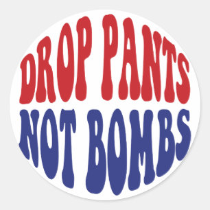 Pegatina Redonda Baja Pantalones No Bombas - Eslogan Divertido Anti