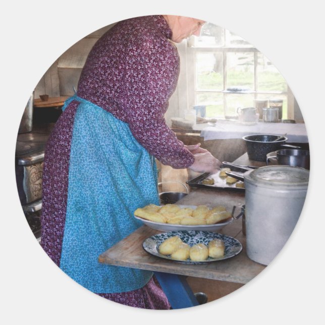 Pegatina Redonda Baker - Preparando la cena (Anverso)