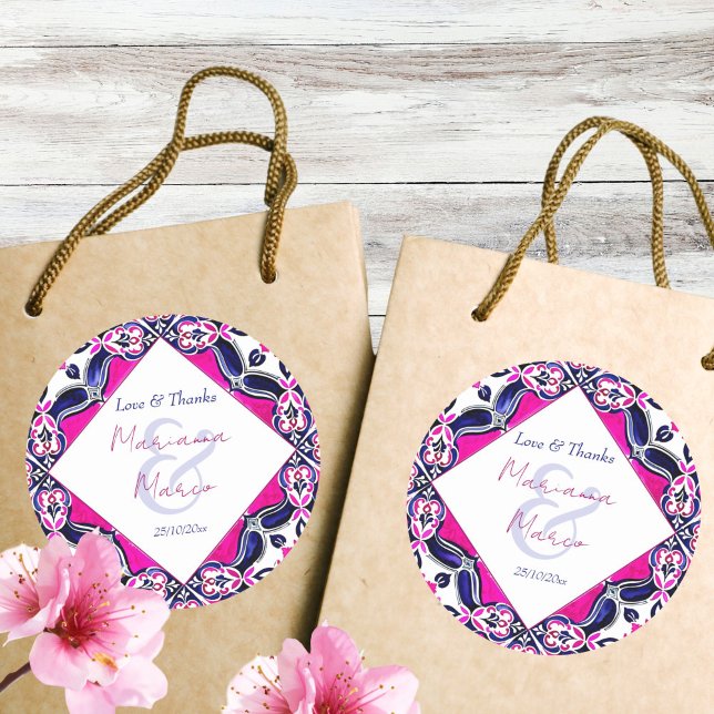Pegatina Redonda Baldosas mexicanas rosas y azules favorecen la bod (Pink and blue Mexican tiles wedding thank you favor Sticker bride and groom names thank you stickers)