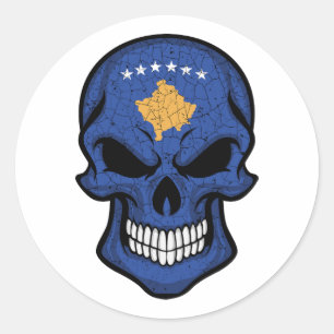 Pegatina Redonda Bandera del cráneo sonriente de Kosovo