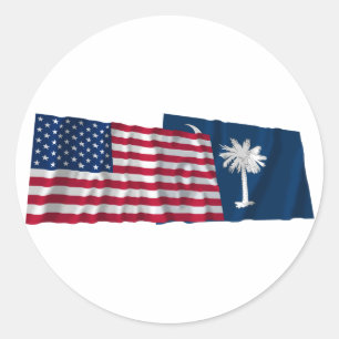 Pegatina Redonda Banderas onduladas de Estados Unidos y Carolina de