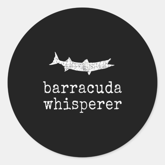 Pegatina Redonda Barracuda Whisperer Funny Barracuda Fishing  (Anverso)
