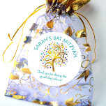 Pegatina Redonda Bat Mitzvah Relieve metalizado dorado Árbol de vid<br><div class="desc">¡Estén orgullosos, regocijaos y exhiban este hito de su Bat Mitzvah favorito! Usa esta pegatina divertida, sofisticada y personalizada para añadir a su día especial. Un impresionante y gráfico árbol de Relieve metalizado dorado falso con una estrella de David brillante, turquesa, verde azulada, morada y azul y "hojas de punto"...</div>
