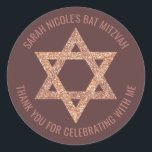 Pegatina Redonda Bat Mitzvah Rosa Gold Star Of David Gracias<br><div class="desc">Todos los textos de estos pegatinas redondos se pueden personalizar haciendo de estos falsos sellos para sobres rosas de oro Star of David el purpurina perfecto para un Bat Mitzvah Gracias o por cualquier ocasión por la que quiera personalizarlos. El Magen David diseñó a partir de fotos purpurinas reales contra...</div>
