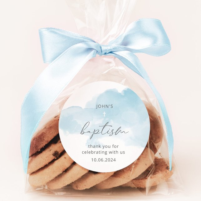 Pegatina Redonda Bautismo mínimo de un niño con cielo azul (Subido por el creador)