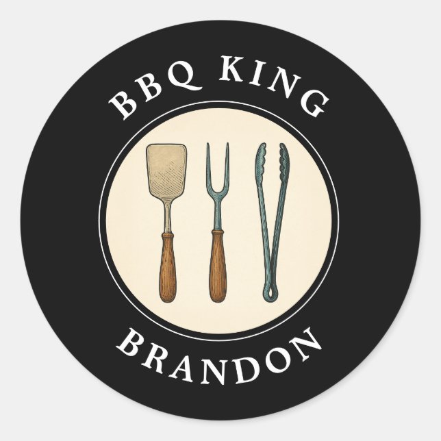 Pegatina Redonda BBQ King Grilling Tools Emblem Dad Name (Anverso)