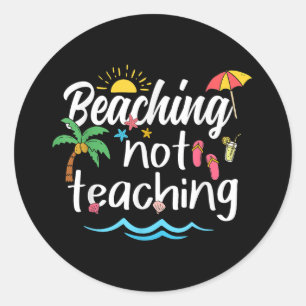 Pegatina Redonda Beaching Not Teaching Summer Vacation Break Teache
