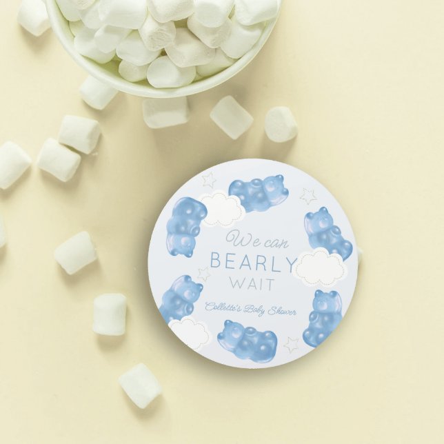 Pegatina Redonda Bearly Wait Blue Gummy Bear Boy Baby Shower (Subido por el creador)