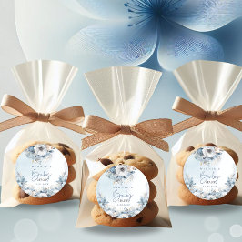 Pegatina Redonda Bebé de nieve en invierno hace frío fuera de Baby 