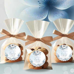 Pegatina Redonda Bebé de nieve en invierno hace frío fuera de Baby