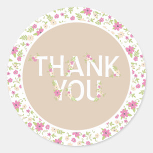 Pegatina Redonda Bebé en Chica de flores de venado rosadas en la du