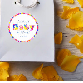 Pegatina Redonda Bebé en el Baby Shower azul de Bloom