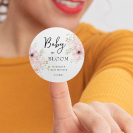 Pegatina Redonda Bebé en el Baby Shower de Bloom