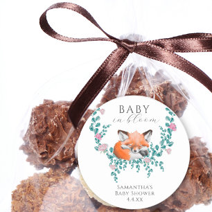 Pegatina Redonda Bebé en el Baby Shower de Woodland Fox Greenery