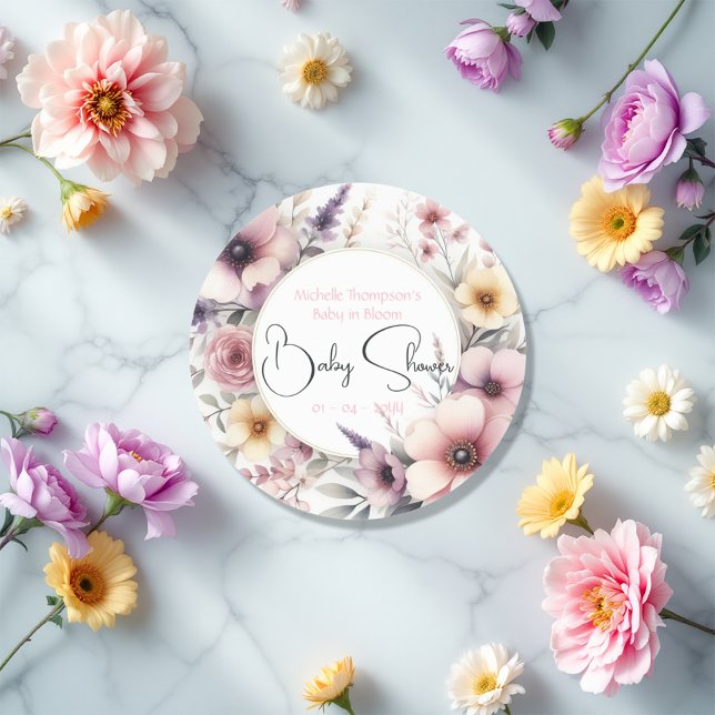 Pegatina Redonda Bebé en el Baby Shower floral de Bloom (Baby in Bloom Floral Baby Shower Classic Round Sticker)