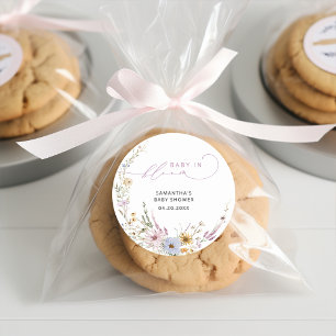 Pegatina Redonda Bebé en Flor Silvestres Floral Baby Shower 