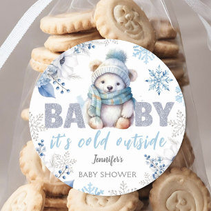 Pegatina Redonda Bebé, está frío fuera del Baby Shower de invierno 