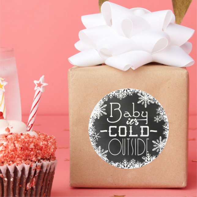 Pegatina Redonda Bebé, frío fuera de la pizarra de copos de nieve b (Fiesta)