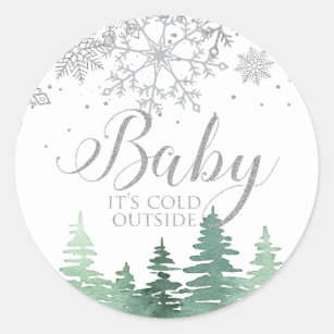 Pegatina Redonda Bebé hace frío afuera, copos de nieve y árboles