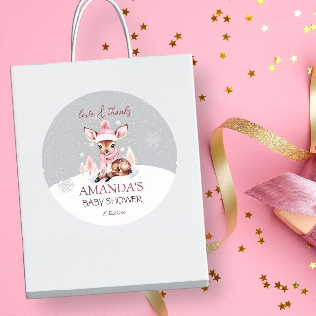 Pegatina Redonda Bebé, hace frío fuera de la ducha de chica de cier (Baby it's cold outside deer girl baby shower favor gift thank you stickers cute deer in winter hat)