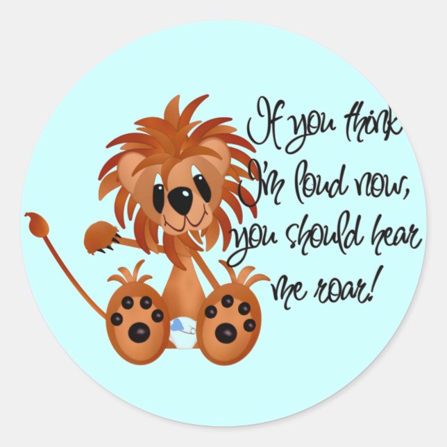 Pegatina Redonda Bebé León me escucha camisetas rojas y regalos (Anverso)