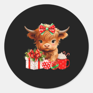 Pegatina Redonda Bebé lindo de vaca Highland Feliz Navidad Granjero