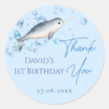 Bebé lindo Narwhal y burbujas azules