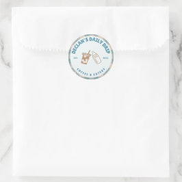 Pegatina Redonda Bebé prepara café género Baby Shower neutro