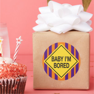 Pegatina Redonda Bebé, soy Naranja aburrido, rayas púrpura