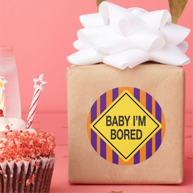 Pegatina Redonda Bebé, soy Naranja aburrido, rayas púrpura (Fiesta)