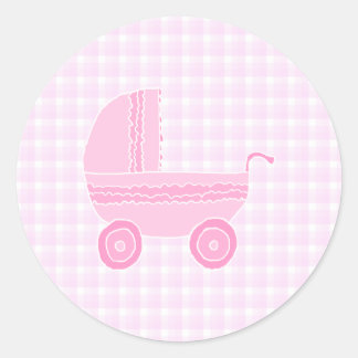 Pegatina Redonda Bebé Stroller. Rosa claro en Pink Gingham.
