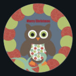 Pegatina Redonda Bechuza Moderna Cute Wreath Merry Christmas Gifts<br><div class="desc">Bechuza Moderna Cute Wreath Merry Christmas Gifts con un esquema de color azul,  verde y rojo. Una lechuza linda y caprichosa sentada en una festividad de Navidades era corona.</div>