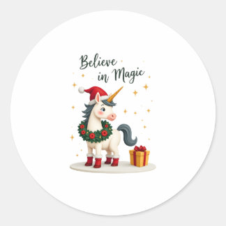 Pegatina Redonda Believe in Magic Festive Unicorn wearing a Christm