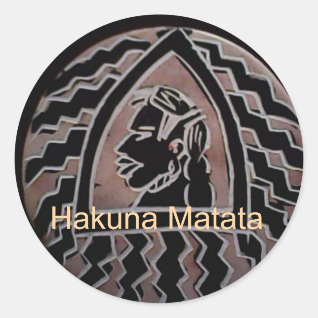 Pegatina Redonda Belleza africana: el retrato tribal de Bongo Maasa (Anverso)