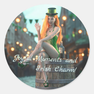 Pegatina Redonda Belleza del Día de San Patricio sentada en un barr