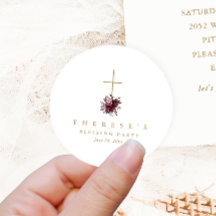 Bendición floral entre madre cristiana y bebé