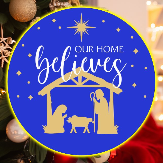 Pegatina Redonda Benditos primeros Navidades caseros en escena de l (Our Home Believes Christian Family Sticker)