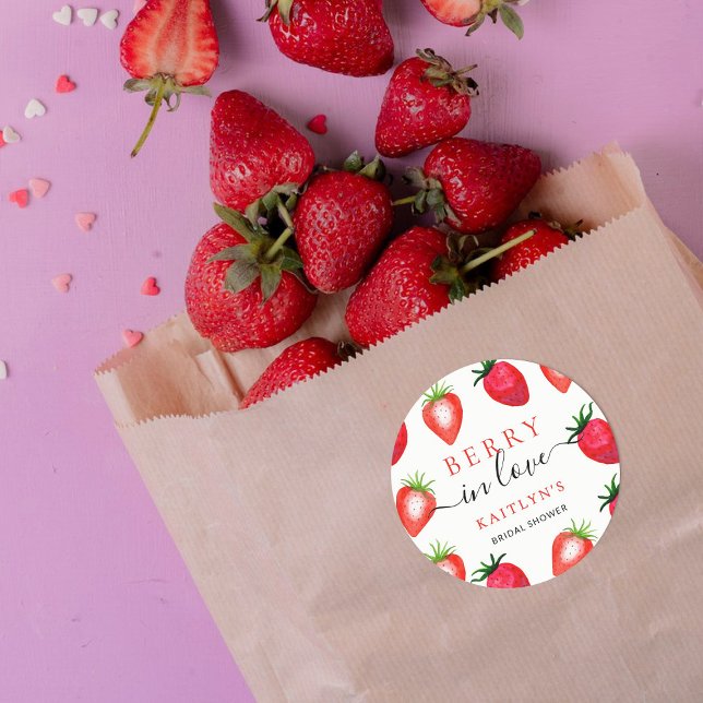 Pegatina Redonda Berry In Love Strawberry Bridal Shower (Subido por el creador)